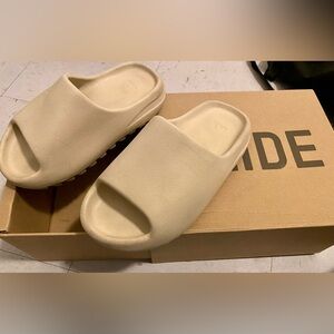 KIDS YEEZY SLIDES